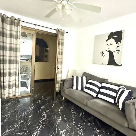 Castle Harbour 2 Bed Duplex *