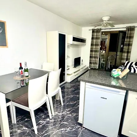 Castle Harbour 2 Bed Duplex Guincho (Tenerife)