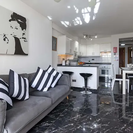 Castle Harbour 2 Bed Duplex *