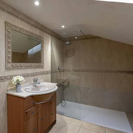 Castle Harbour 2 Bed Duplex *