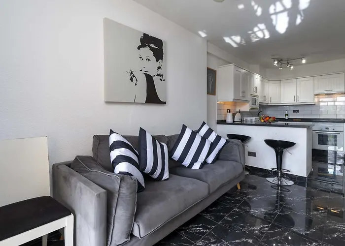 Castle Harbour 2 Bed Duplex *