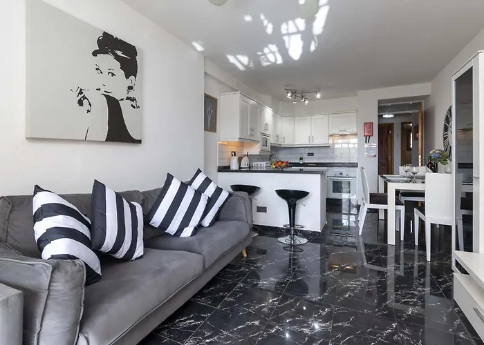 Castle Harbour 2 Bed Duplex *