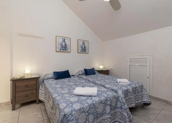 Castle Harbour 2 Bed Duplex Lägenhet