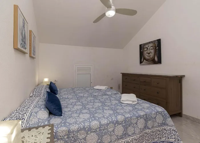 Castle Harbour 2 Bed Duplex *