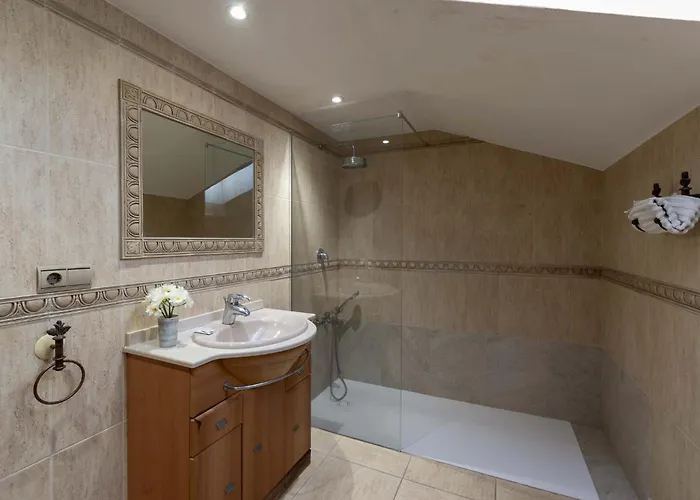 Castle Harbour 2 Bed Duplex *