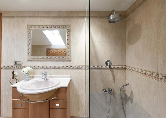 Castle Harbour 2 Bed Duplex *