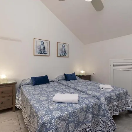 Castle Harbour 2 Bed Duplex 公寓